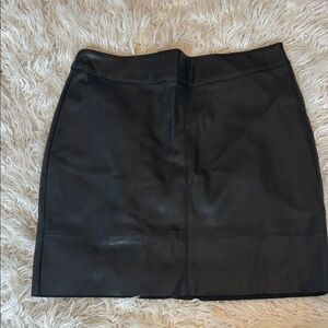 Fahsyee Sleek Black Leather Mini Skirt